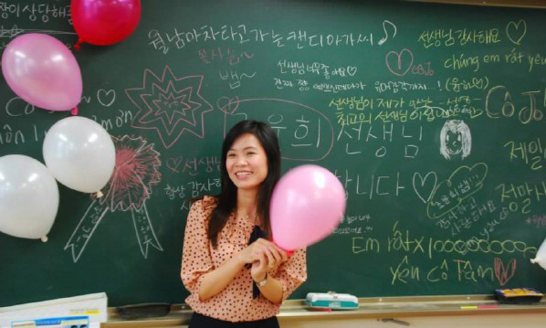 Cô giáo Nguyễn Thị Thanh Tâm nhận được nhiều tình cảm, hâm hộ của học trò Hàn.