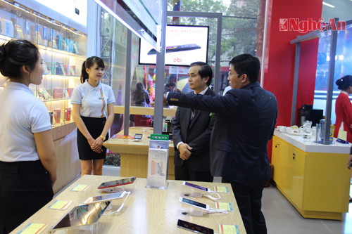 MobiFone khai trương cửa hàng bán lẻ tại thành phố Vinh ảnh 8