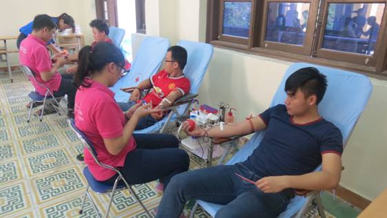 Sinh viên ĐH Đại Nam: Nhiều hoạt động ý nghĩa tại “Chủ nhật đỏ” ảnh 1