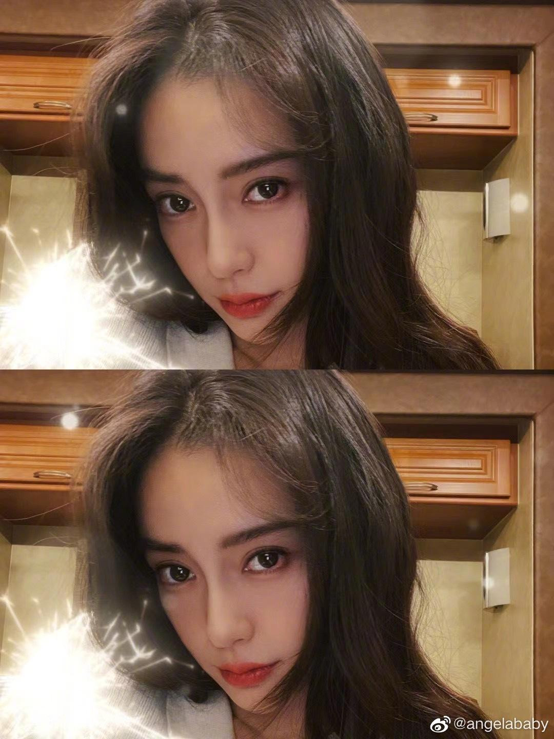 Đây là lần đầu tiên người đẹp sinh năm 1989 lộ diện sau khi xác nhận ly hôn người chồng 7 năm Huỳnh Hiểu Minh. Cô dường như không bị ảnh hưởng bởi chuyện buồn tình cảm, trông vẫn xinh đẹp và rạng rỡ, còn &quot;làm điệu&quot; với điện thoại.