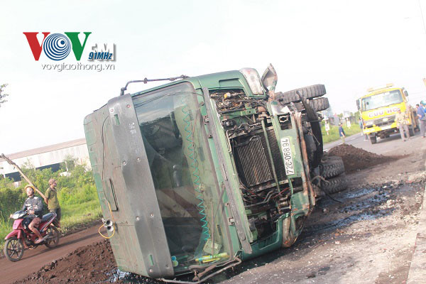 BẢN TIN ATGT: Xe container ôm cua cán chết nam thanh niên ảnh 4