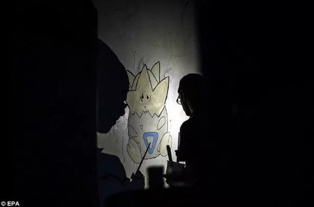 Nhiều thiếu niên Syria bất chấp nguy hiểm để săn lùng Pokemon ảnh 1