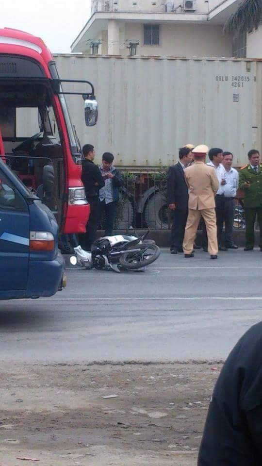 Xe khách “đào tẩu” tông liên tiếp 2 xe CSGT ảnh 1