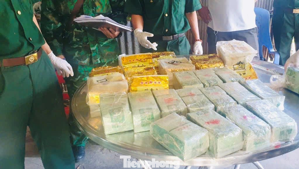 Trong năm 2024, Đoàn Đặc nhiệm phòng, chống ma túy và tội phạm miền Nam chủ trì và phối hợp với các lực lượng đấu tranh thành công, thu giữ 12 bánh heroin, trên 71kg ma túy tổng hợp. Trong năm 2024, Đoàn Đặc nhiệm phòng, chống ma túy và tội phạm miền Nam chủ trì và phối hợp với các lực lượng đấu tranh thành công, thu giữ 12 bánh heroin, trên 71kg ma túy tổng hợp.