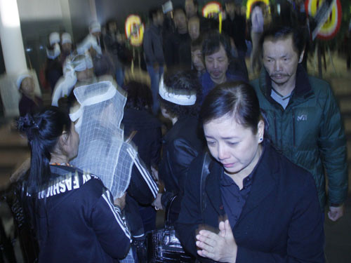 Nghệ sĩ Chiều Xuân ngấn lệ chia buồn với gia quyến 