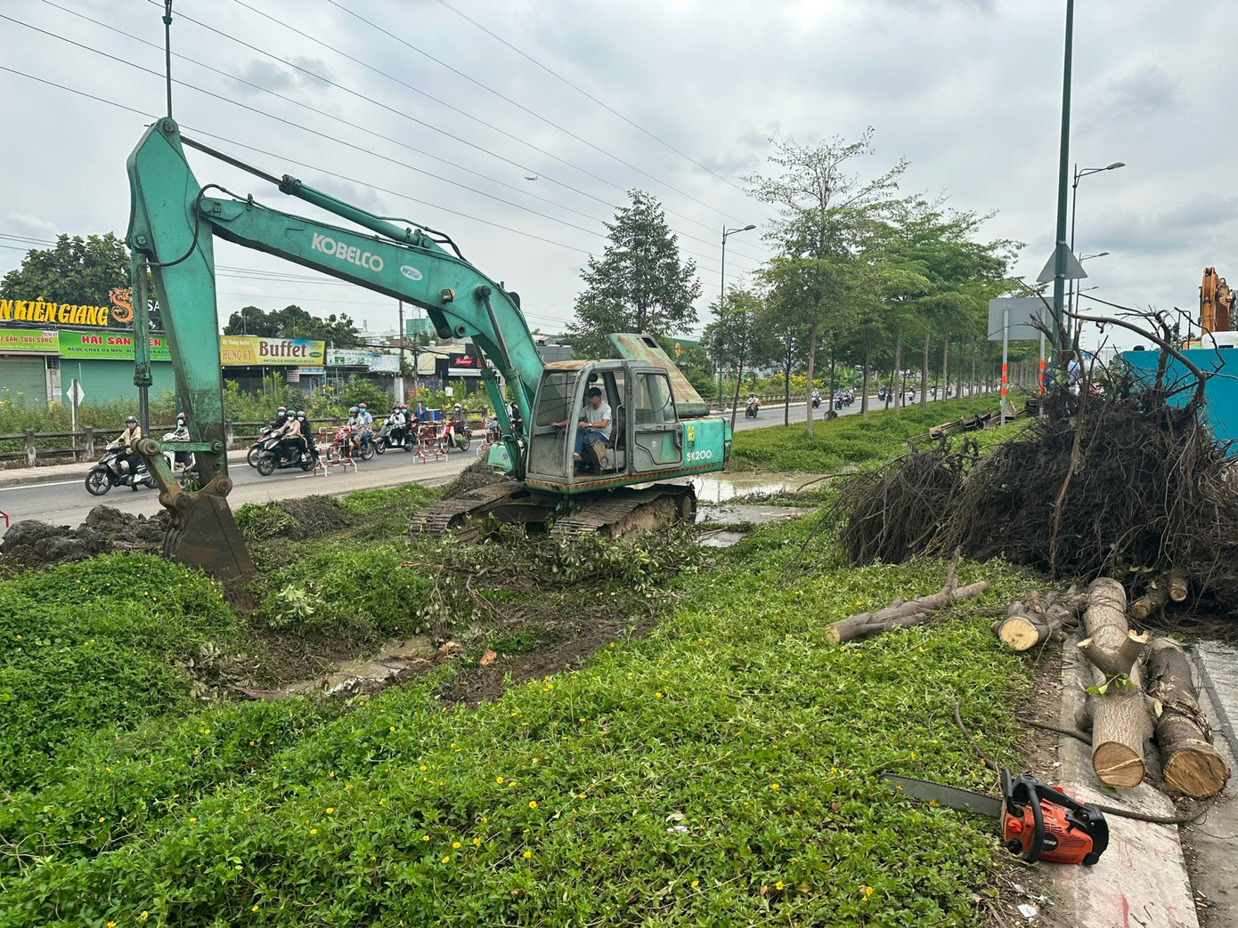 Dự kiến hoàn thành khắc phục sửa chữa ống cấp nước D1500 trên đường Phạm Văn Đồng, TP Thủ Đức (TPHCM) mất khoảng từ 2 đến 7 ngày. Ảnh: A.X Dự kiến hoàn thành khắc phục sửa chữa ống cấp nước D1500 trên đường Phạm Văn Đồng, TP Thủ Đức (TPHCM) mất khoảng từ 2 đến 7 ngày. Ảnh: A.X
