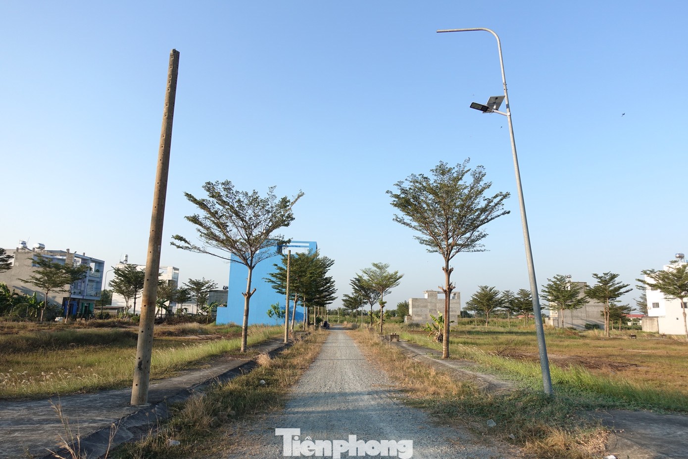 Sau đó, công ty Nhựt Thành đã hoàn thiện hệ thống cấp nước, thoát nước mưa, nước thải, hệ thống cấp điện đã thi công xong phần kỹ thuật, trong giai đoạn chờ hoàn thiện đã kéo điện trên các trụ để cấp điện cho các hộ dân. Đồng thời, đã hoàn thành nền đường, vỉa hè và một số đường đã được trải nhựa.