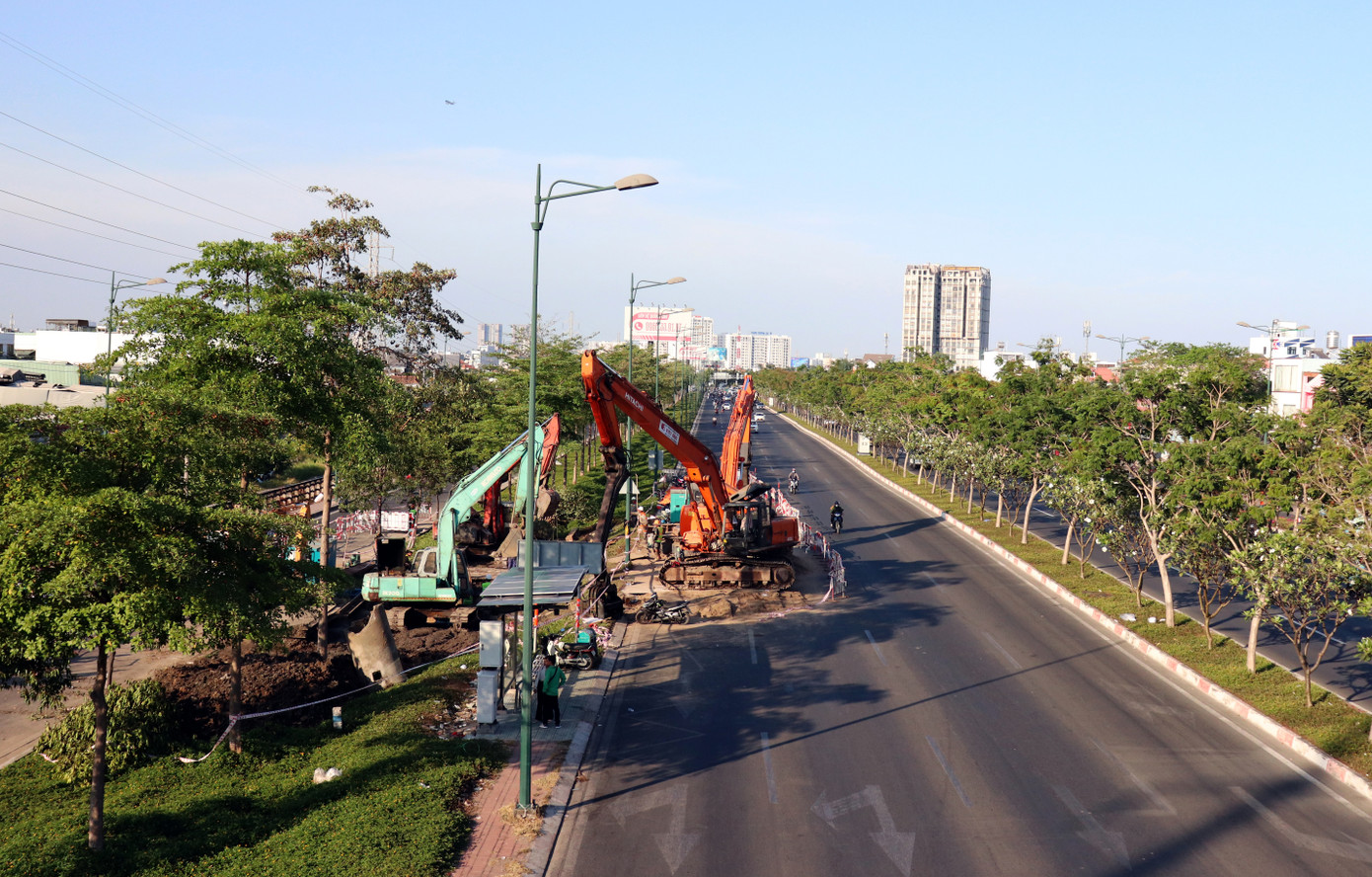 Vị trí nơi xảy ra sự cố xì bể tuyến ống cấp nước D1500mm. Vị trí nơi xảy ra sự cố xì bể tuyến ống cấp nước D1500mm.