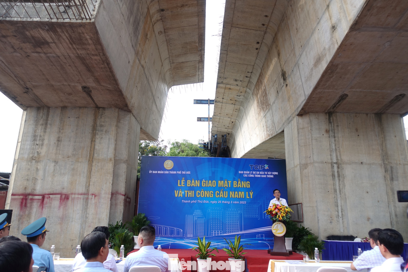 Sáng 25/3, UBND TP Thủ Đức và chủ đầu tư dự án đã tổ chức lễ bàn giao mặt bằng và thi công dự án.