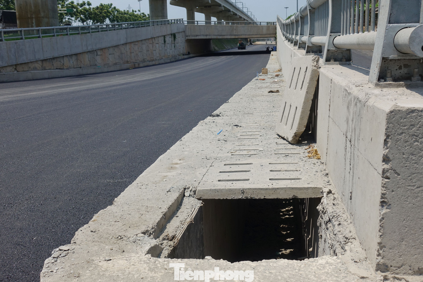 Hiện nay công trình này đã hoàn thành các hạng mục thoát nước, lan can, trải nhựa đường…