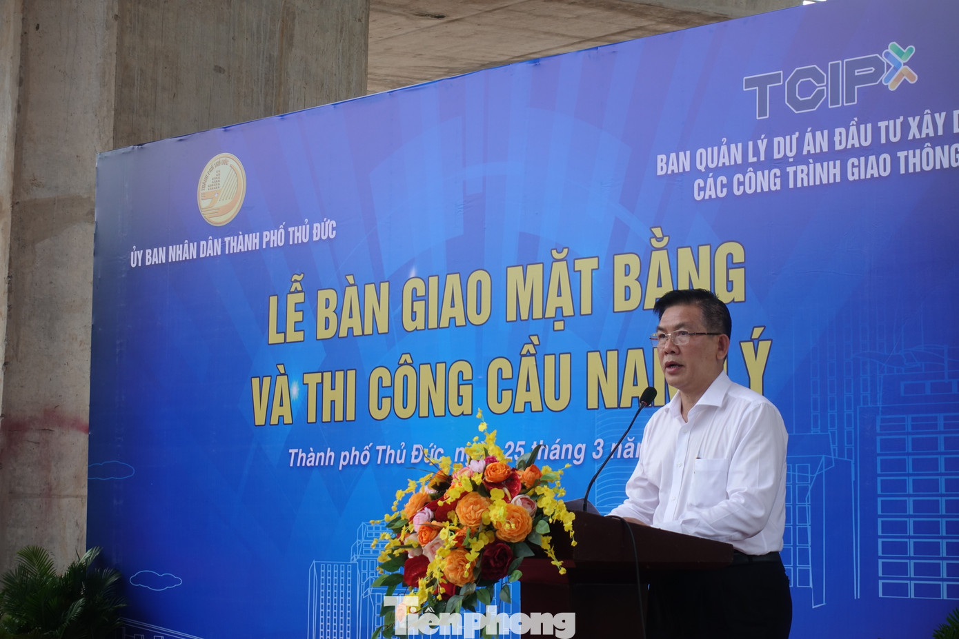 “Sau khi tiếp nhận phần mặt bằng đã bàn giao, Ban giao thông sẽ cùng các đơn vị thi công và đơn vị tư vấn triển khai ngay công tác tập kết vật tư, thiết bị, chuẩn bị mặt bằng tổ chức thi công... để có thể chính thức thi công trở lại trước ngày 10/4 và quyết tâm đẩy nhanh tiến độ thi công”- ông Lương Minh Phúc, Giám đốc Ban Giao thông cho biết.