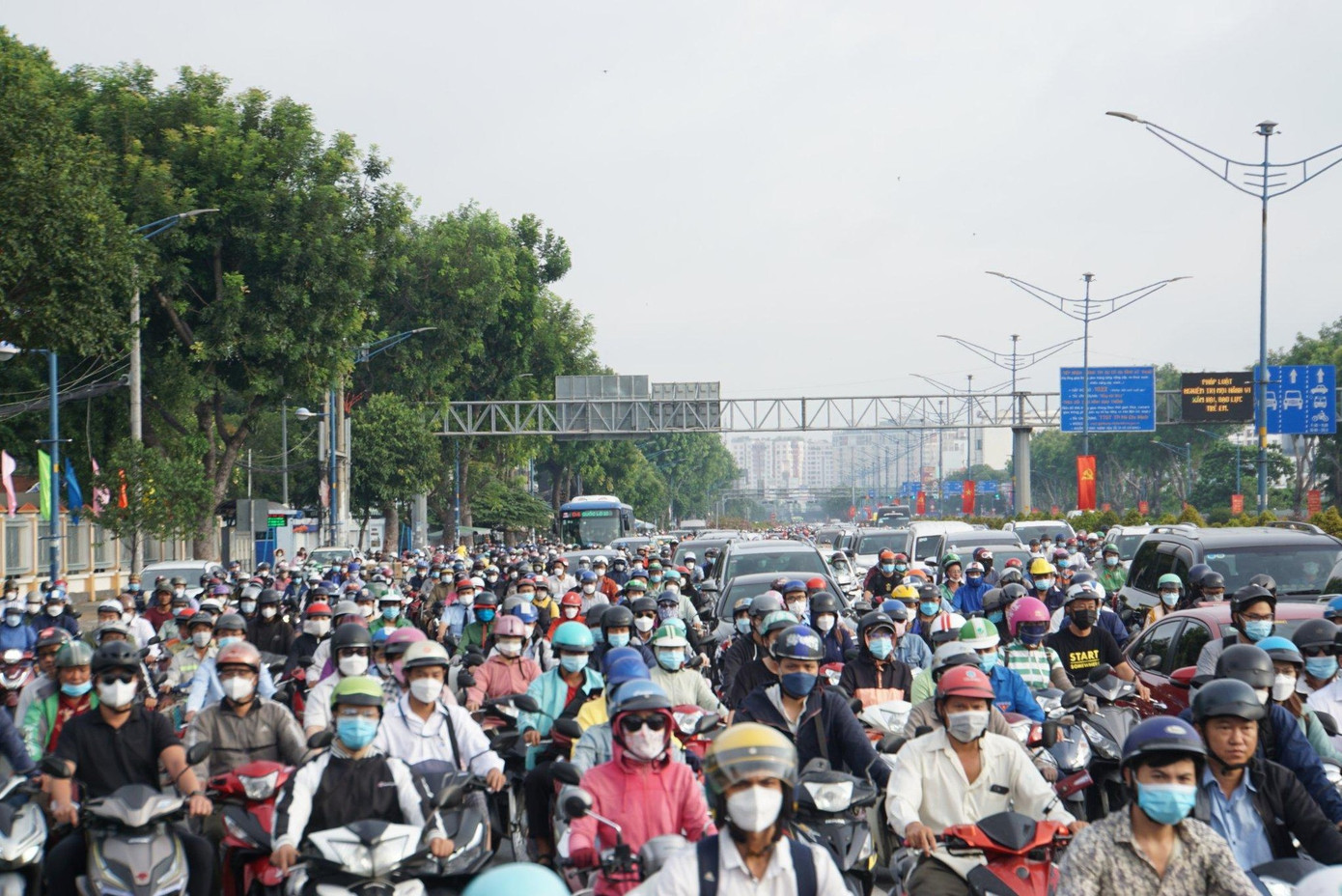 Ùn tắc giao thông khu vực đường Trường Chinh - Cộng Hòa (quận Tân Bình) giờ cao điểm. Ùn tắc giao thông khu vực đường Trường Chinh - Cộng Hòa (quận Tân Bình) giờ cao điểm.