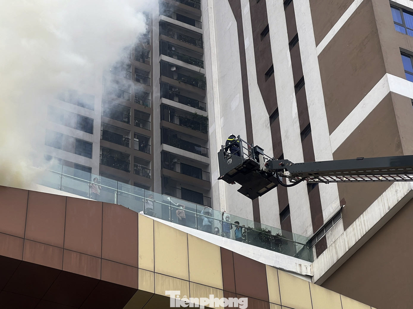 Ngày 23/5, Công an TP Hà Nội phối hợp với UBND quận Tây Hồ và Công an quận Tây Hồ tổ chức diễn tập phòng cháy, chữa cháy và cứu nạn, cứu hộ có quy mô lớn, huy động nhiều lực lượng tham gia.