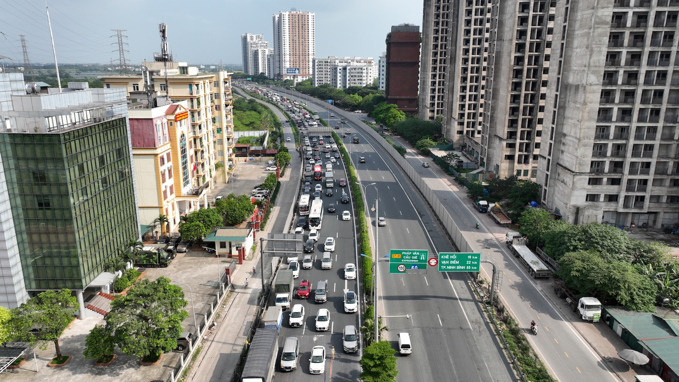 Khu vực lối ra cao tốc Pháp Vân - Cầu Giẽ nhìn từ trên cao.