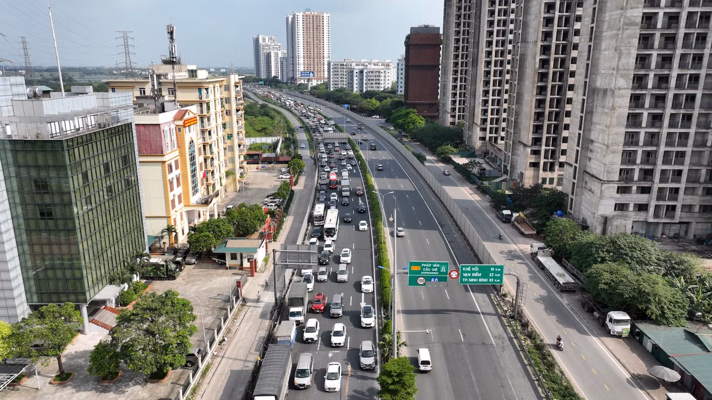 Khu vực lối ra cao tốc Pháp Vân - Cầu Giẽ nhìn từ trên cao.