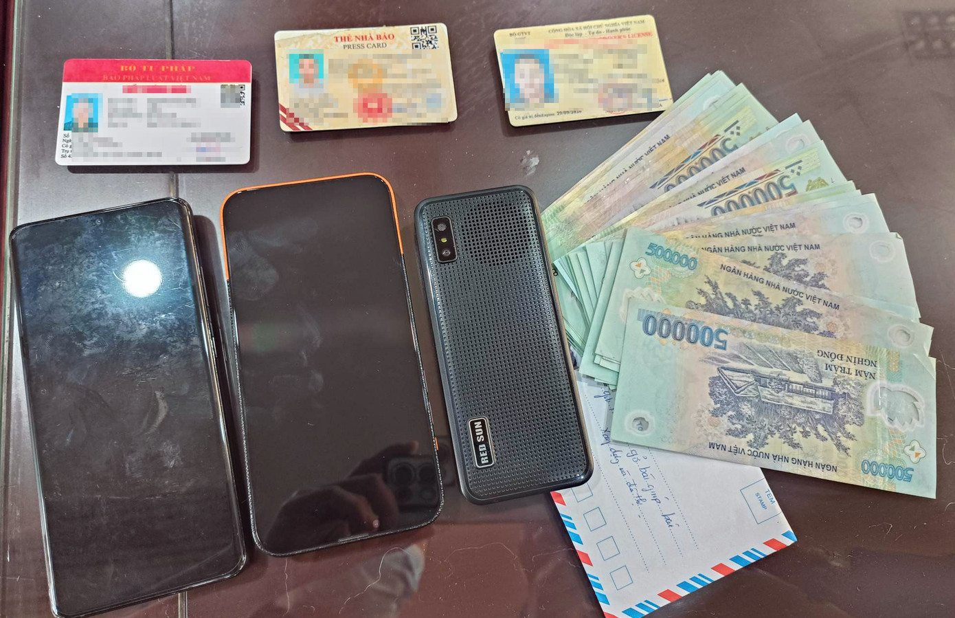 Tang vật thu giữ. Tang vật thu giữ.