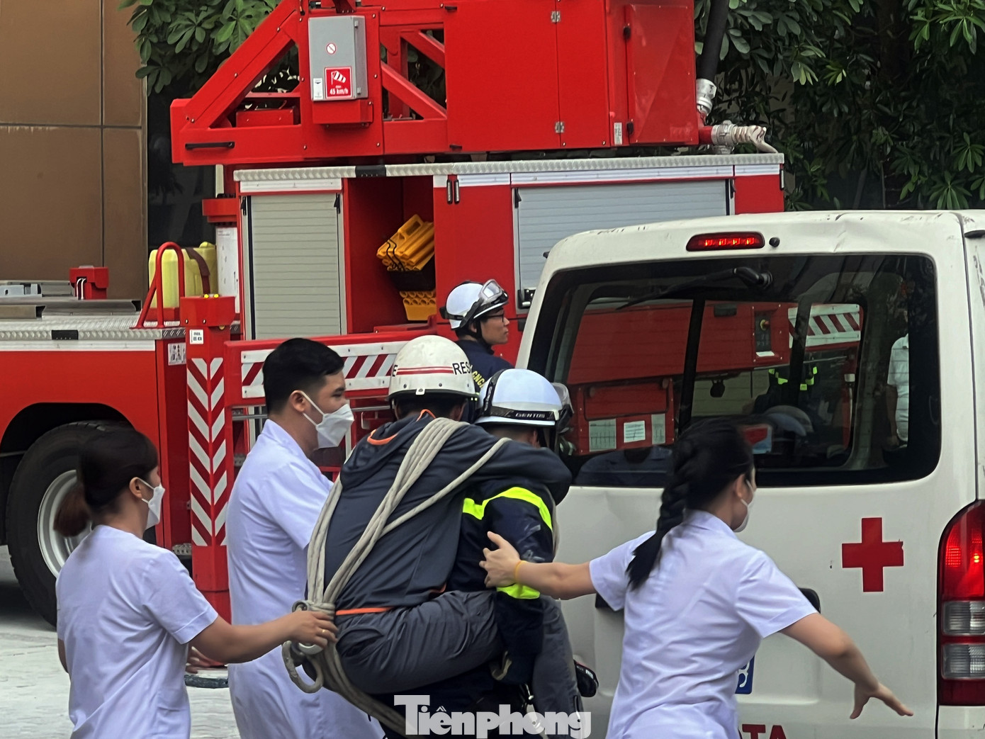 Sau buổi diễn tập, ông Nguyễn Đình Khuyến, Chủ tịch UBND quận Tây Hồ đề nghị Công an quận Tây Hồ tiếp tục phát huy tinh thần “4 tại chỗ”, phòng cháy hơn chữa cháy trong các tình huống thực tế. Đồng thời kêu gọi người dân trên địa bàn tăng cường công tác phòng cháy, chữa cháy từ mỗi hộ gia đình, tổ liên gia trong thời gian tới, đặc biệt trước diễn biến thời tiết bất thường.