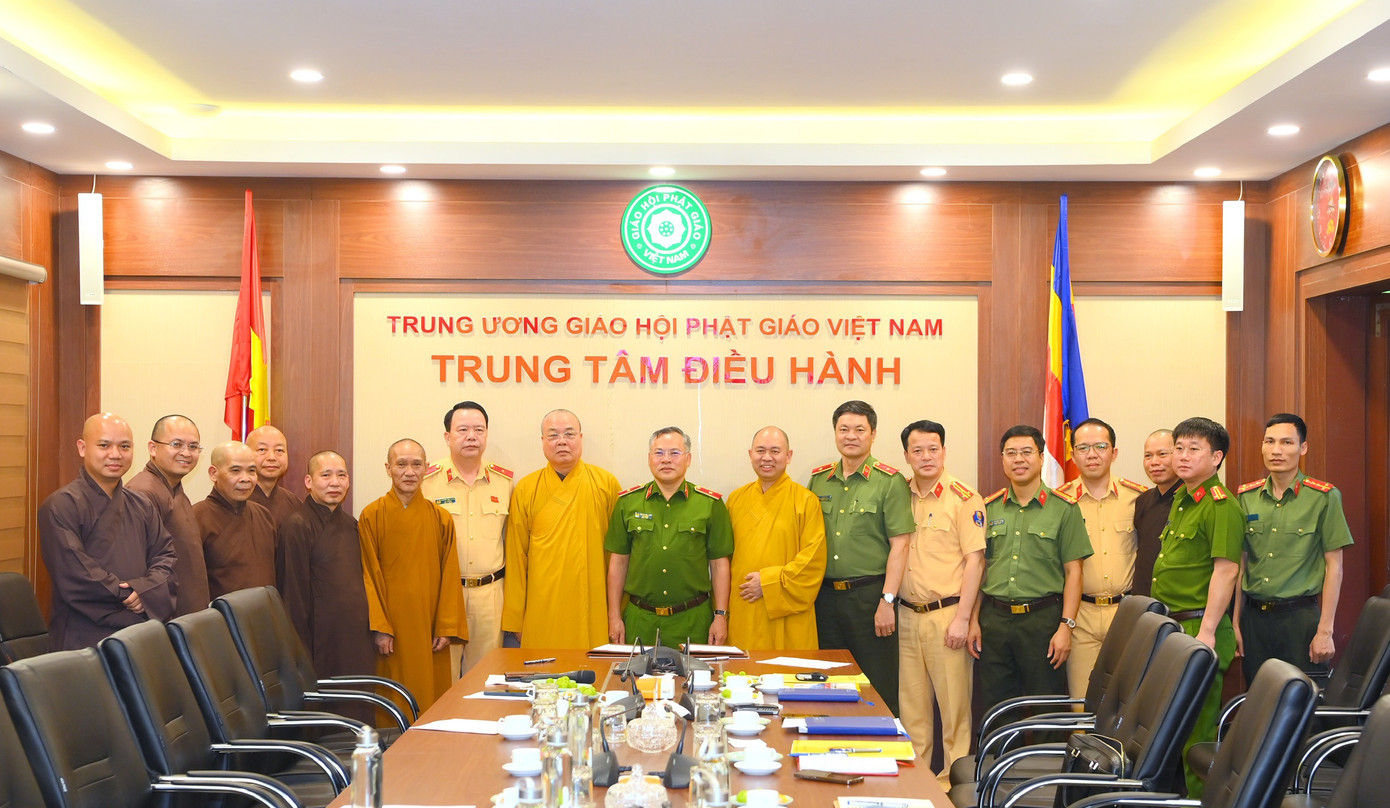 Cục Cảnh sát giao thông - Bộ Công an và Giáo hội Phật giáo Việt Nam ký kế hoạch phối hợp “Tăng cường công tác tuyên truyền, phổ biến, giáo dục, vận động tăng, ni, phật tử tham gia bảo đảm trật tự an toàn giao thông giai đoạn 2023 – 2026”.
