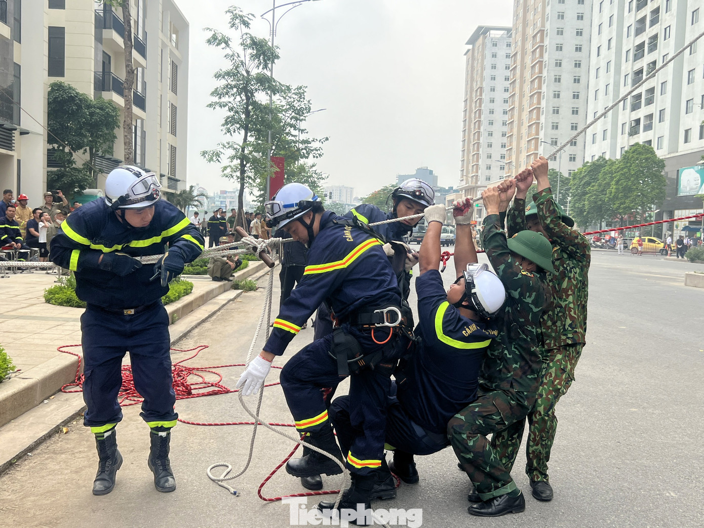 Nhờ đồng bộ các giải pháp, khoảng 30 phút sau khi xảy ra vụ việc, đám cháy đã được dập tắt hoàn toàn.
