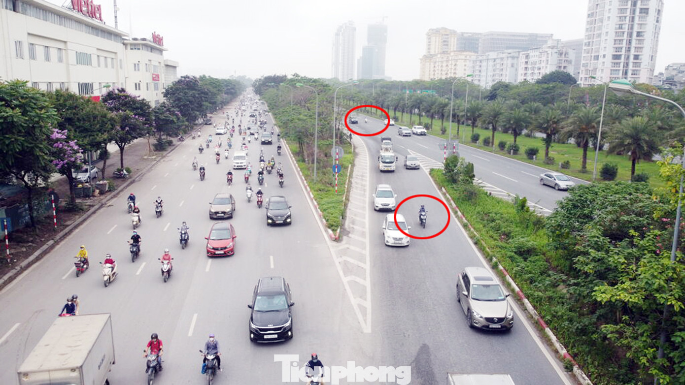 Theo Trung úy Nguyễn Hữu Phương – cán bộ Đội CSGT đường bộ số 6 cho biết tình trạng xe máy đi vào Đại lộ Thăng Long ngày càng gia tăng. Đặc biệt, xảy ra một số vụ tai nạn giao thông thương tâm, chết người... Trước tình trạng trên, đơn vị bố trí các tổ tuần tra, cắm chốt tại các điểm ra Đại lộ Thăng Long để xử lý các trường hợp cố tình đi vào. “Một số người điều khiển xe máy lấy lý do ngại đường đông giờ cao điểm, vẫn bất chấp đi vào mặc dù có biển báo cấp hoặc biết không được đi vào làn dành cho ô tô. Cá biệt có một số trường hợp khi thấy chốt kiểm tra cố tình quay đầu gây nguy hiểm cho những người khác” – Trung úy Phương thông tin.