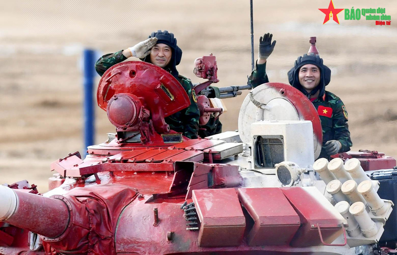 Kíp xe số 1 hoàn thành bài thi với thời gian 24 phút 58 giây. Đại tá Phan Hải Long, Đội trưởng Đội Xe tăng QĐND Việt Nam khẳng định, kíp xe số 1 đã thi đấu xuất sắc, đạt mục tiêu đề ra Kíp xe số 1 hoàn thành bài thi với thời gian 24 phút 58 giây. Đại tá Phan Hải Long, Đội trưởng Đội Xe tăng QĐND Việt Nam khẳng định, kíp xe số 1 đã thi đấu xuất sắc, đạt mục tiêu đề ra