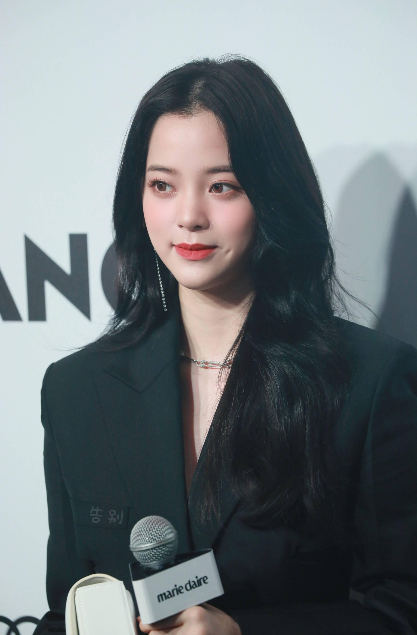 Âu Dương Na Na khiến dân mạng không thể rời mắt.