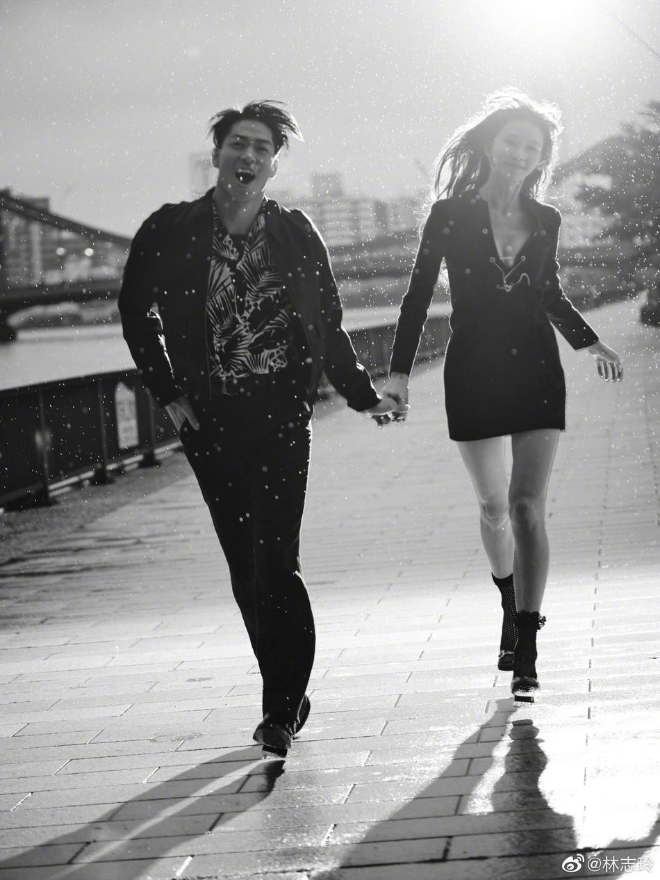 Tìm thấy bến đỗ ở tuổi không còn trẻ, Lâm Chí Linh rất coi trọng cuộc hôn nhân này. Với cô, Akira không chỉ là chồng, mà còn là người bạn tâm giao. "Trong thế giới vận hành không ngừng, tuyệt vời nhất là có người đồng hành. Cảm ơn vì những hành trình trong cuộc đời. Chúc mừng kỷ niệm hai năm", cô viết. Tìm thấy bến đỗ ở tuổi không còn trẻ, Lâm Chí Linh rất coi trọng cuộc hôn nhân này. Với cô, Akira không chỉ là chồng, mà còn là người bạn tâm giao. "Trong thế giới vận hành không ngừng, tuyệt vời nhất là có người đồng hành. Cảm ơn vì những hành trình trong cuộc đời. Chúc mừng kỷ niệm hai năm", cô viết.