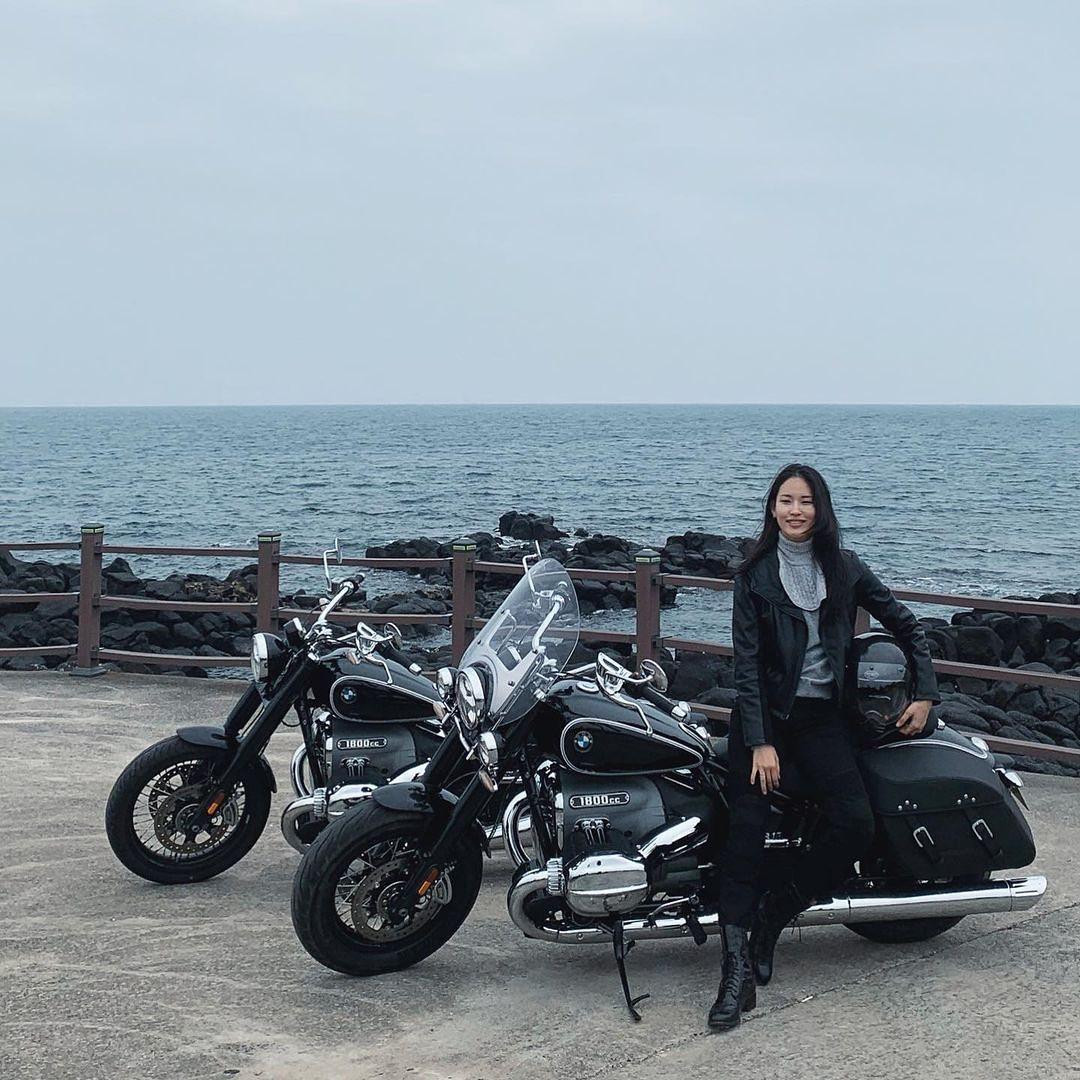 Bên cạnh sở thích nữ tính là nhảy múa, cô còn có đam mê "nam tính" là lái xe phân phối lớn.