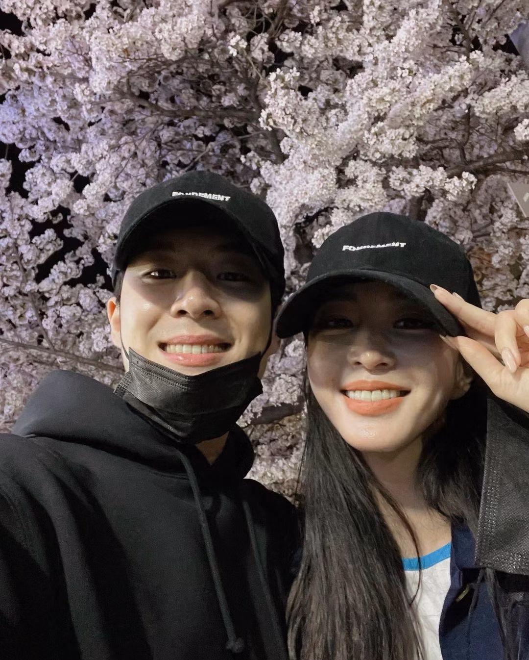 Bạn trai của Han Ye Seul bị tố là trai bao.