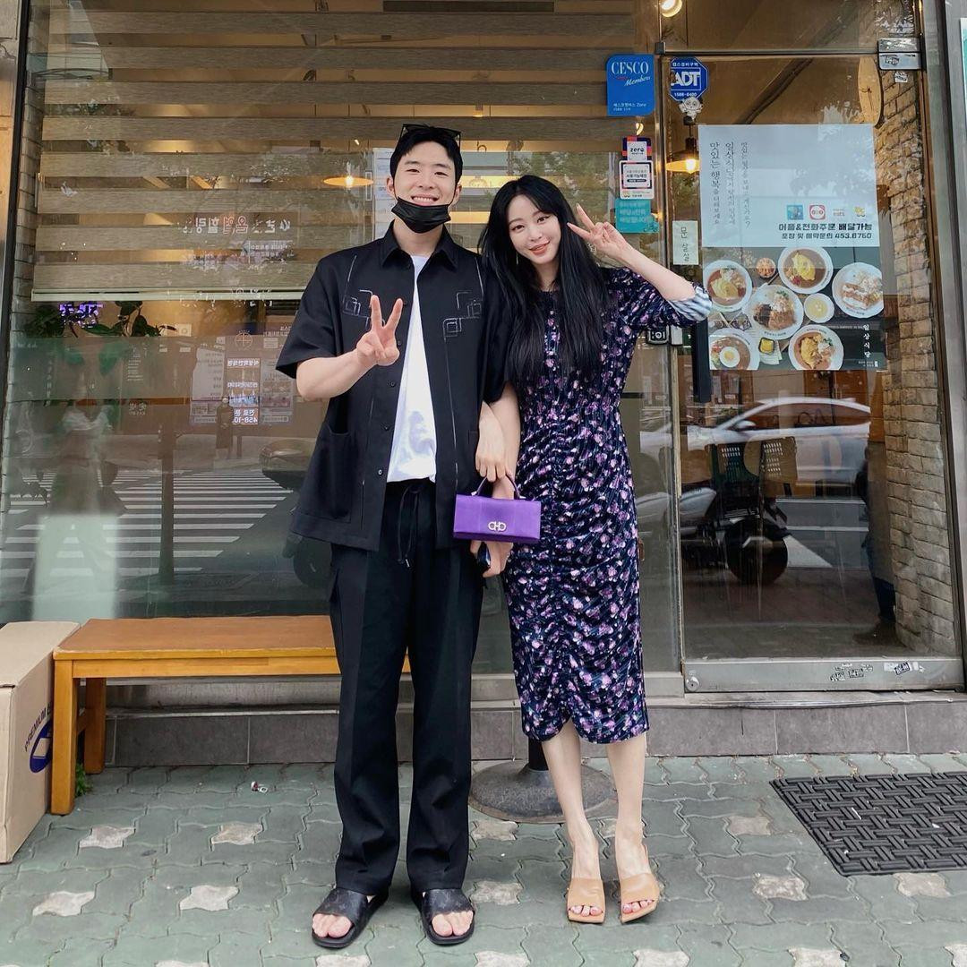 Ryu Sung Jae chuyển trang cá nhân sang chế độ riêng tư, còn công ty của Han Ye Seul lên tiếng phủ nhận bài báo của Dispatch.