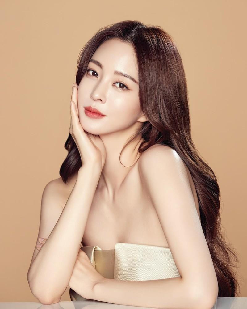 Han Ye Seul là một trong những mỹ nhân hàng đầu của showbiz Hàn Quốc. Han Ye Seul là một trong những mỹ nhân hàng đầu của showbiz Hàn Quốc.