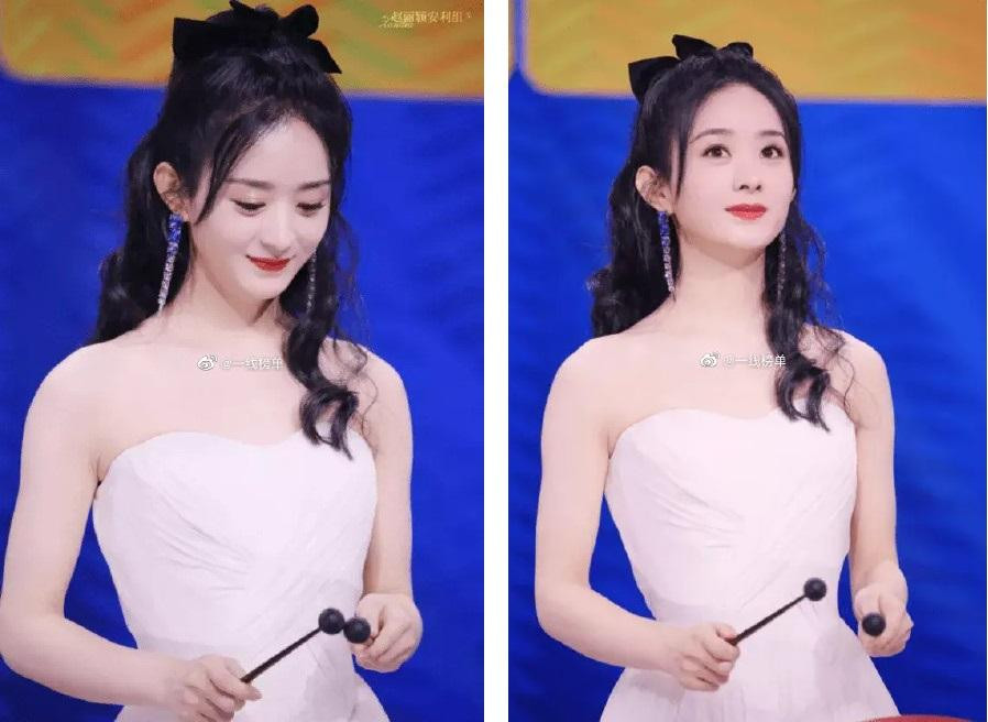 Tại sự kiện, người đẹp mặc váy trắng quây bồng bềnh, để kiểu tóc xoăn, buộc nhẹ với nơ sau đầu. Màu son đỏ cam nổi bật giữa làn da trắng mịn.