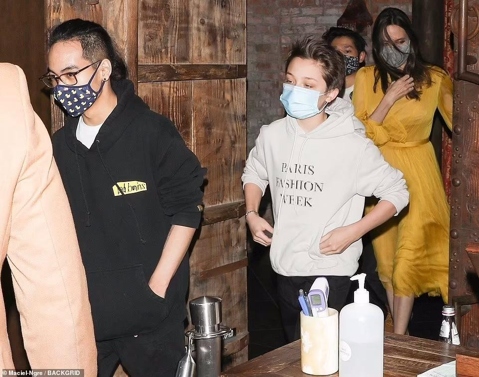 Đây là lần hiếm hoi cả 6 người con của Angelina Jolie cùng xuất hiện trước truyền thông.