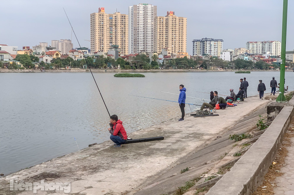 Vụ biến hồ Định Công thành nơi câu cá dịch vụ hốt bạc: 'Đá bóng' trách nhiệm? ảnh 2