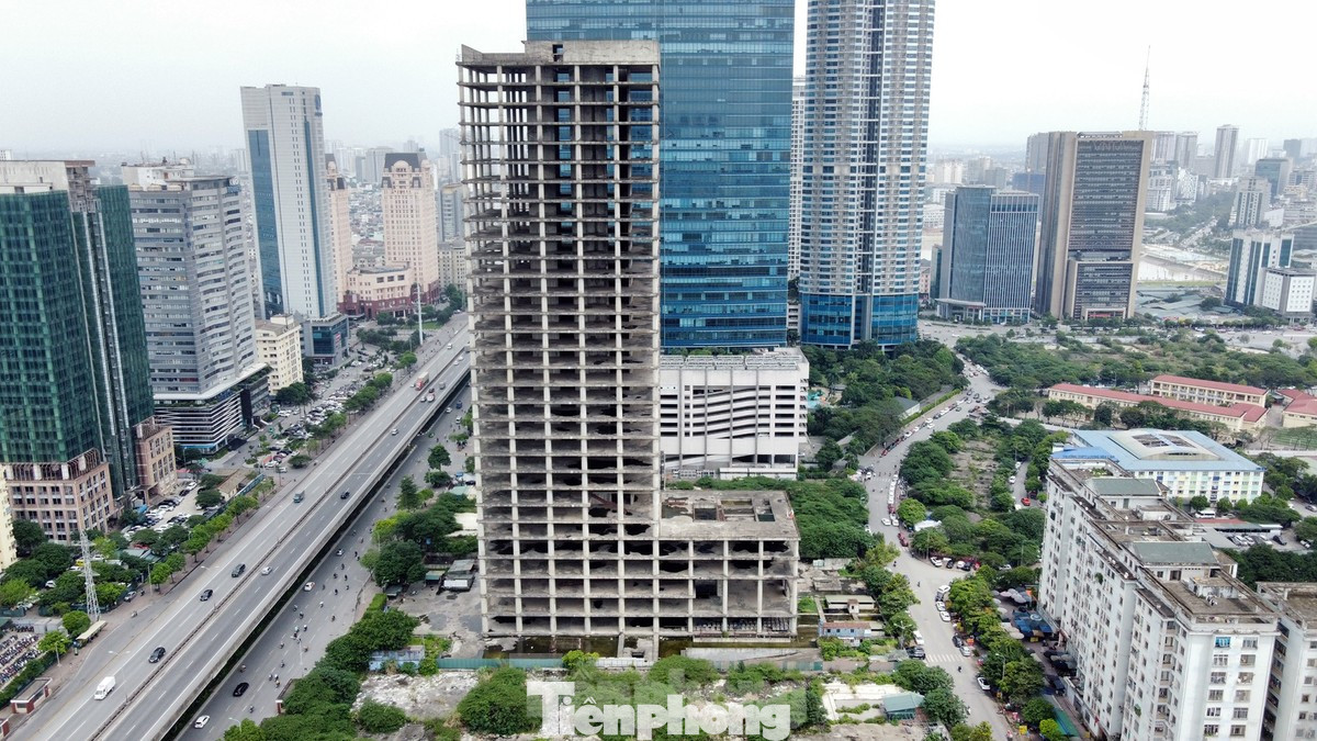 Mục tiêu đầu tư tòa tháp ngàn tỉ của Vicem là xây dựng trụ sở làm việc của tổng công ty, các đơn vị thành viên, hội trường và trung tâm thương mại quảng bá sản phẩm. Tuy nhiên, sau khi xây dựng hoàn thành phần thô của tòa tháp, từ tháng 8/2015, Vicem bất ngờ để hoang hóa, lãng phí.