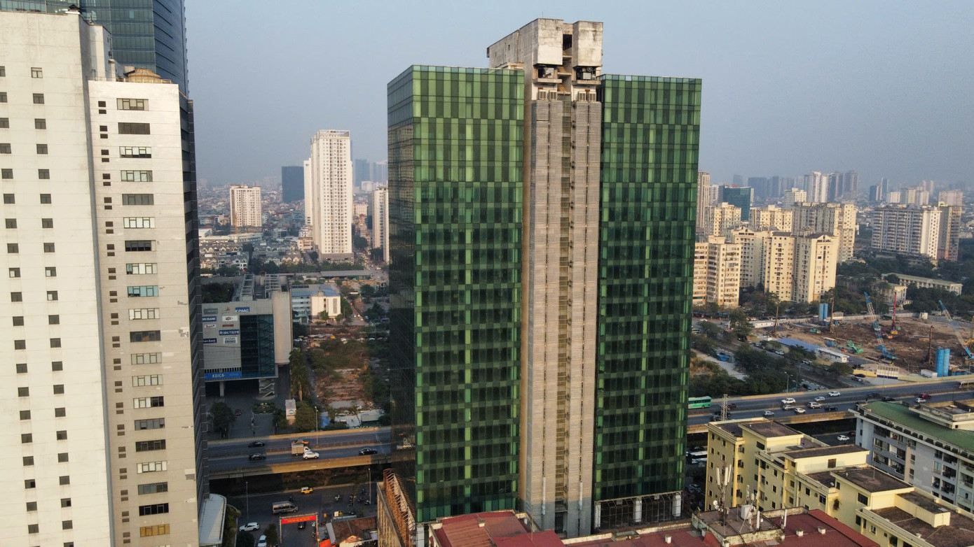 Dự án được khởi công vào năm 2008, dự kiến hoàn thành năm 2012 với quy mô 27 tầng nổi và 3 hầm. Tuy nhiên, sau khi xây xong phần thô, lắp kính xung quanh tòa cao ốc này không thể hoàn thiện đưa vào sử dụng và bỏ hoang nhiều năm nay.