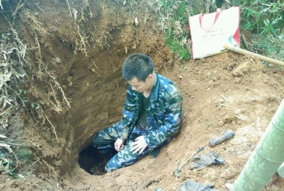 Đào ổ kiến sâu dưới lòng đất bất ngờ phát hiện giống nấm quý hiếm ảnh 1