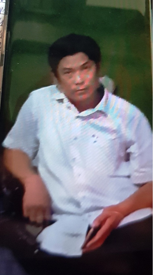 Phó giám đốc bẻ khóa, trộm đồ trong cốp xe nhanh như chớp ảnh 1