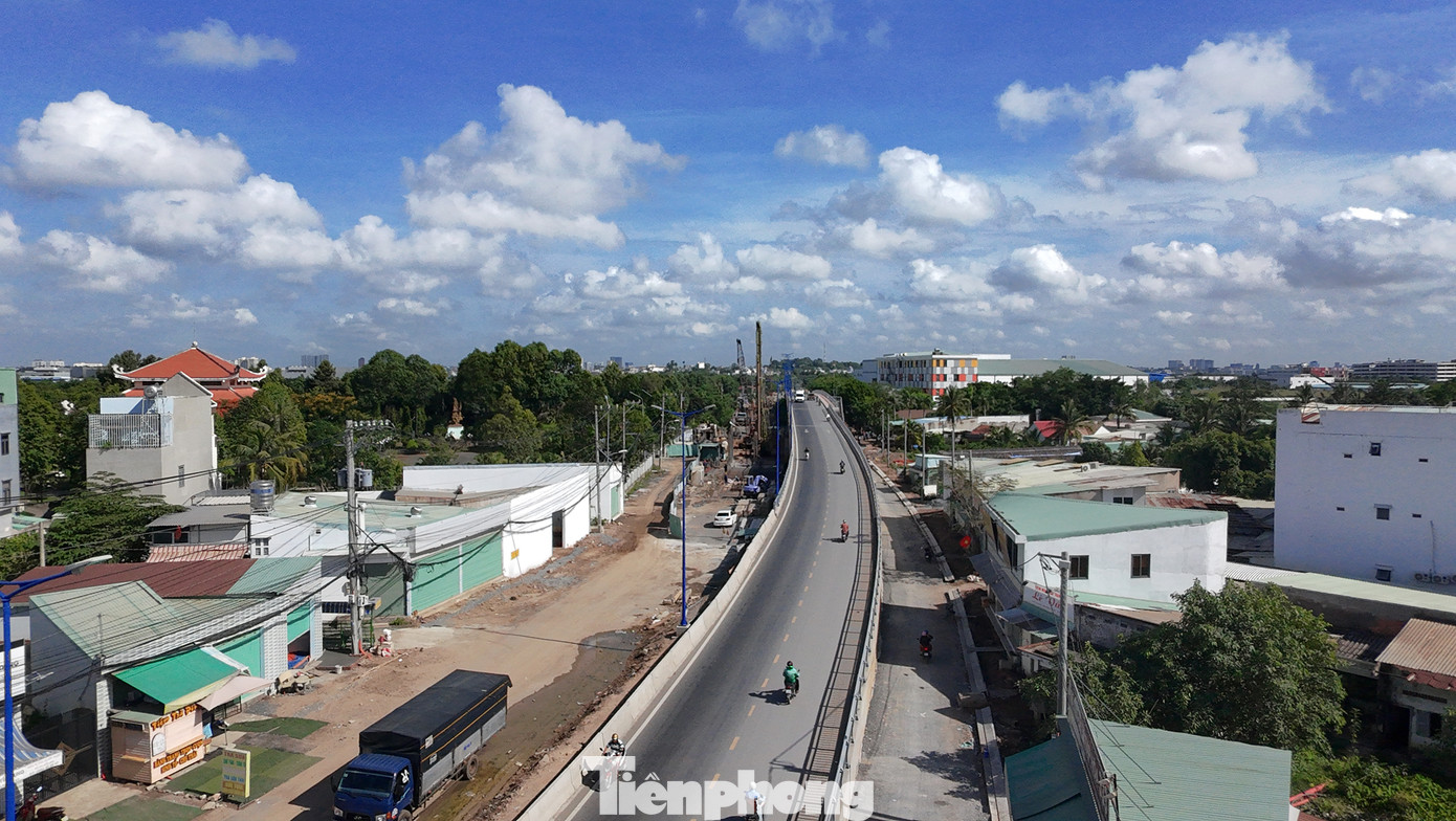 Dự án cầu Tăng Long đã hoàn thành một nhánh cầu, nhánh còn lại đang được triển khai thi công. Ảnh: Hữu Huy Dự án cầu Tăng Long đã hoàn thành một nhánh cầu, nhánh còn lại đang được triển khai thi công. Ảnh: Hữu Huy