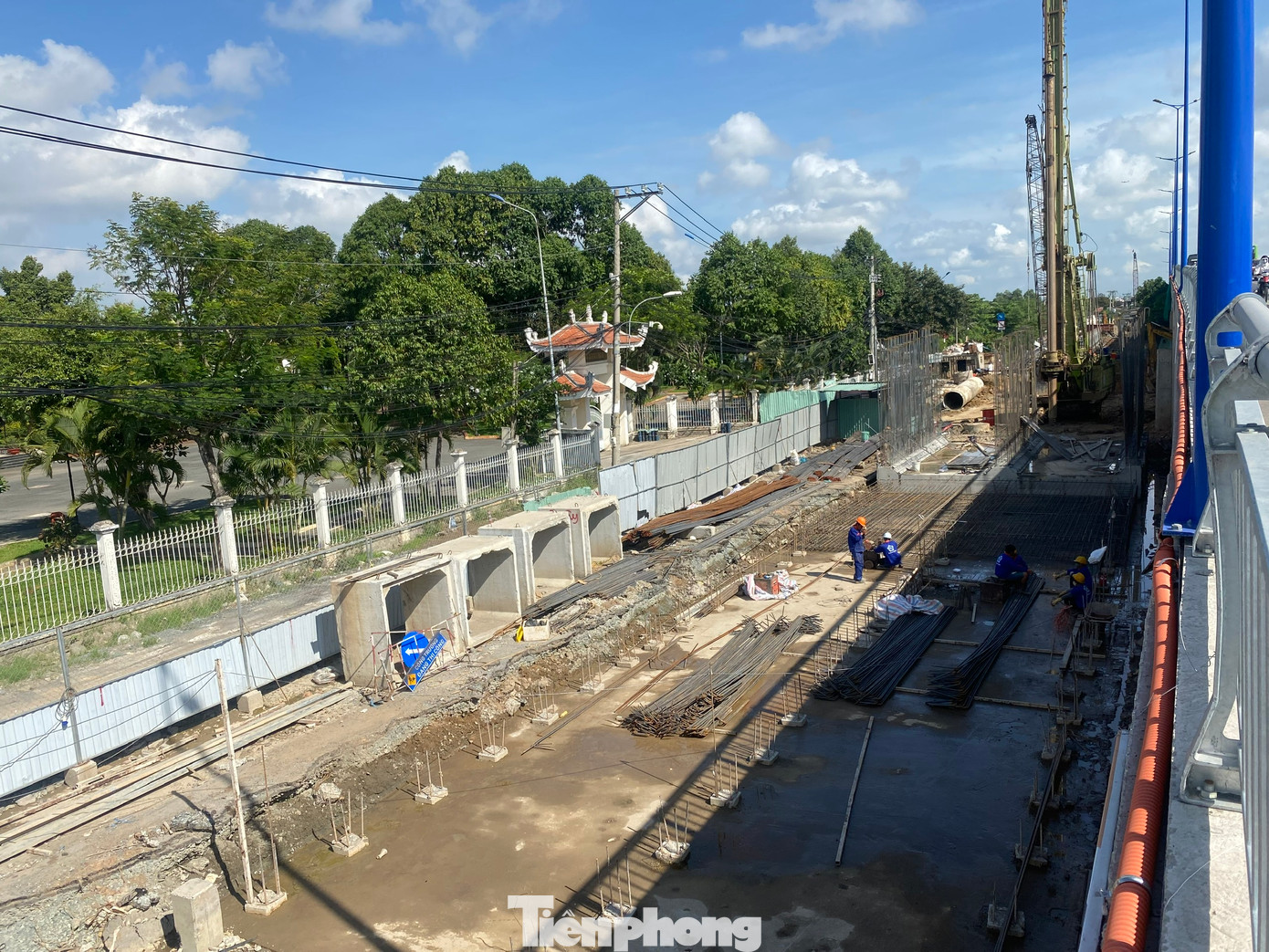 Nhánh phải của cầu Tăng Long đang trong giai đoạn thi công. Ảnh: Hữu Huy Nhánh phải của cầu Tăng Long đang trong giai đoạn thi công. Ảnh: Hữu Huy