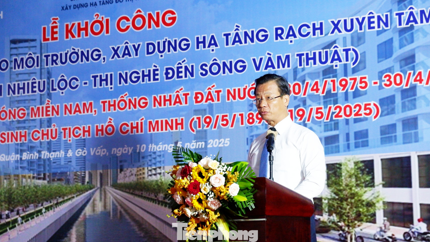 Ông Đậu An Phúc - Giám đốc Ban Hạ tầng đô thị TPHCM. Ảnh: Hữu Huy Ông Đậu An Phúc - Giám đốc Ban Hạ tầng đô thị TPHCM. Ảnh: Hữu Huy