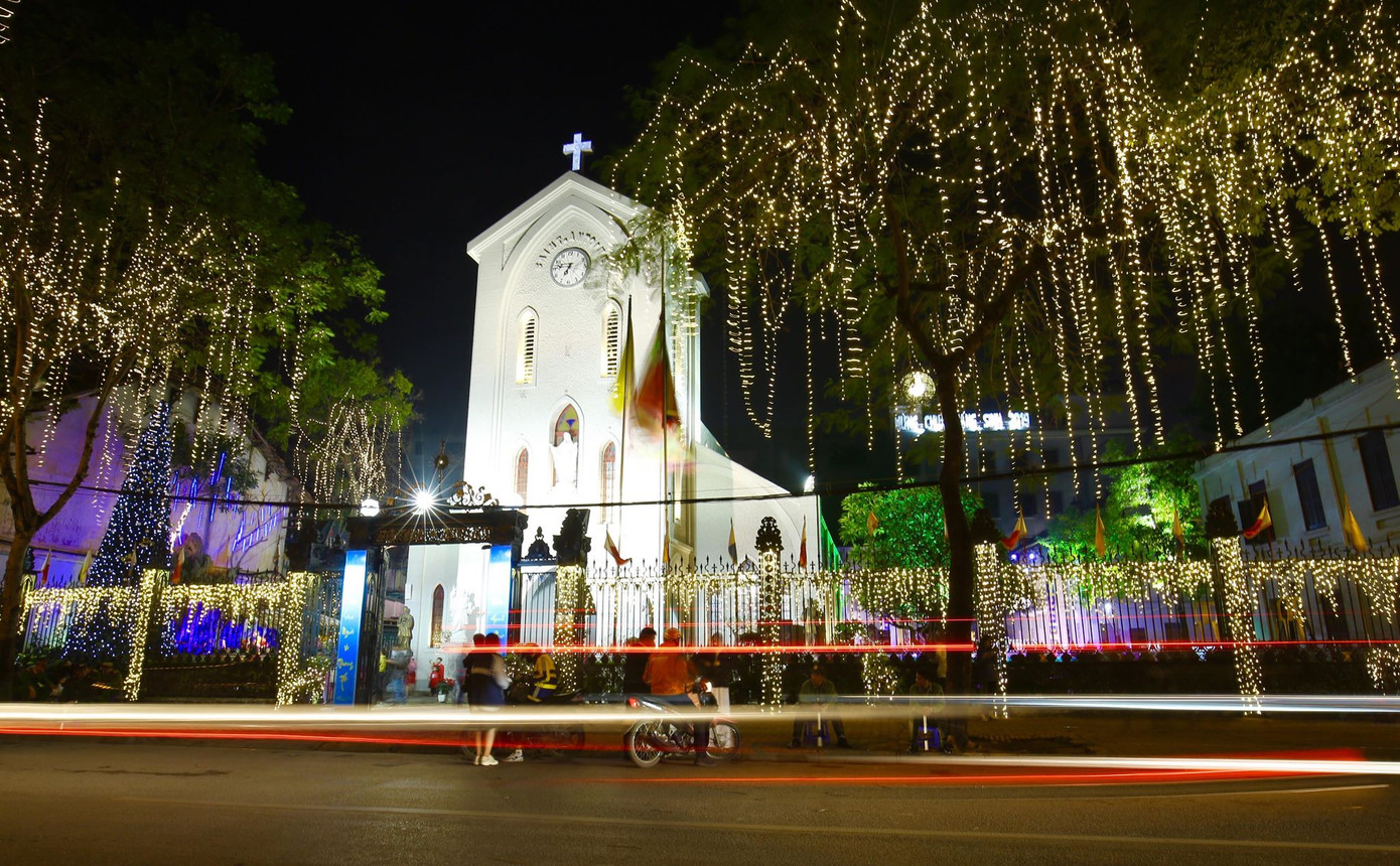 Người dân Hà Nội, TPHCM và nhiều thành phố đón Giáng sinh ảnh 35