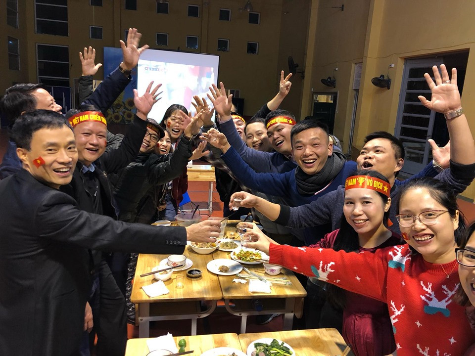 Triệu cổ động viên hò reo ăn mừng U22 Việt Nam vô địch SEA Games 30 ảnh 14