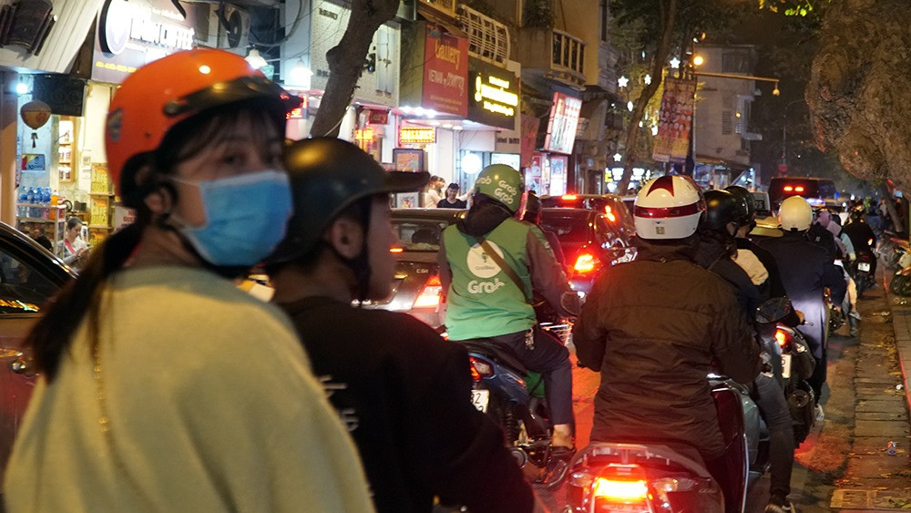 Người dân Hà Nội, TPHCM và nhiều thành phố đón Giáng sinh ảnh 44