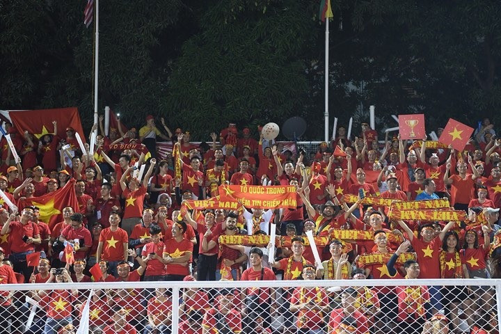 Triệu cổ động viên hò reo ăn mừng U22 Việt Nam vô địch SEA Games 30 ảnh 35