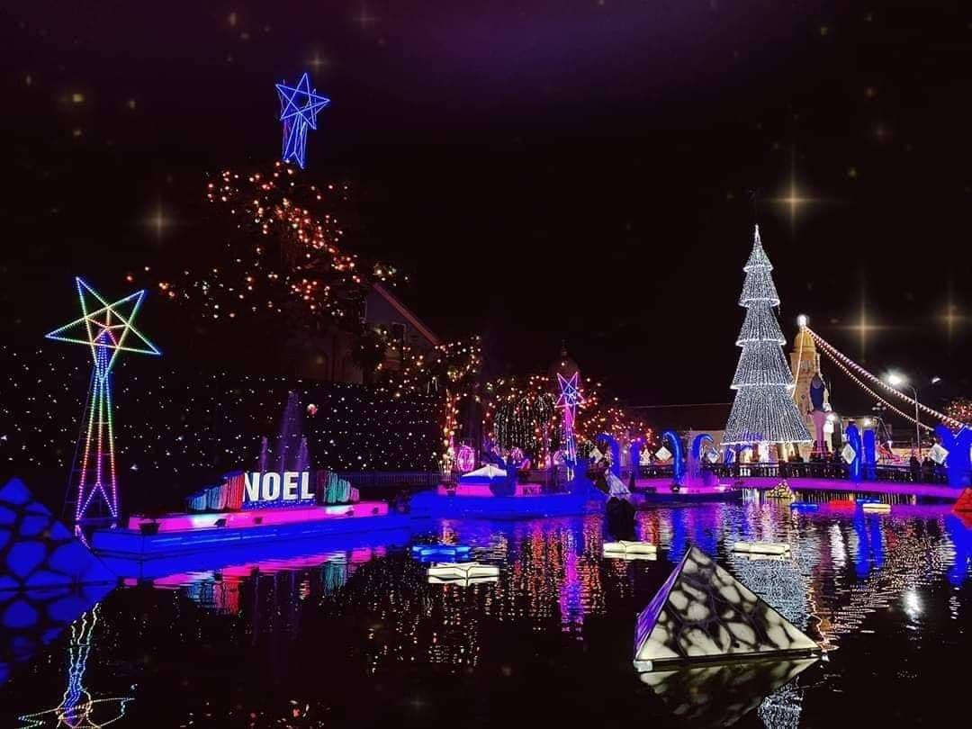 Người dân Hà Nội, TPHCM và nhiều thành phố đón Giáng sinh ảnh 17