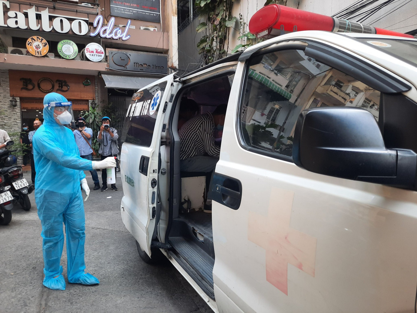 Phong toả quán cà phê trên phố Bùi Viện liên quan ca mắc COVID -19 ảnh 6