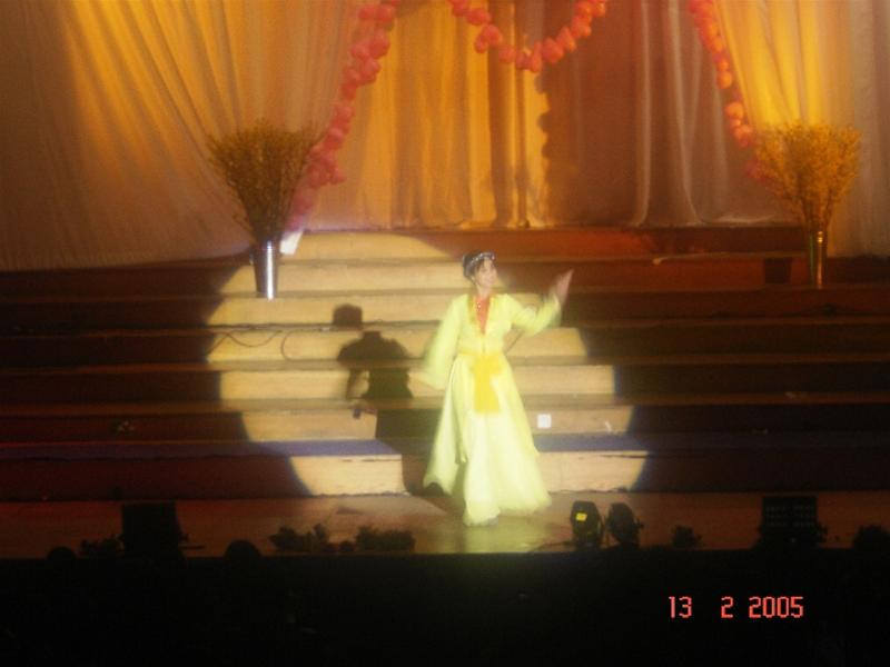 Liên khúc mùa Xuân của du học sinh VN Tiết mục múa lân sôi động Múa hát "Lý Ngựa ô" Màn biểu diễn thời trang áo cưới đầu Xuân