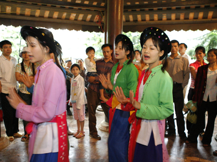 Sinh hoạt văn hoá quần chúng trong Lễ hội Đền Hùng. Ảnh: Hồng Vĩnh. Sinh hoạt văn hoá quần chúng tỏng Lễ hội Đền Hùng. Ảnh: Hồng Vĩnh