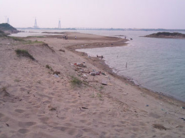 Khu vực hố cát xảy ra sụt lún khiến nam sinh viên tử vong. Khu vực hố cát xảy ra sụt lún khiến nam sinh viên tử vong